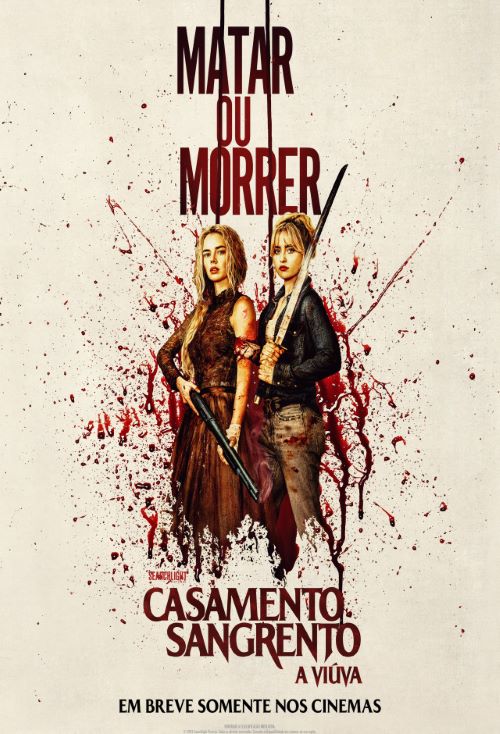 Cartaz de divulgação do filme. Sobre fundo branco, há duas mulheres na região central do cartaz. À esquerda, é uma mulher branca e magra, com cabelos longos, loiros e ondulados. Usa um vestido longo marrom de manga longa e única à direita. A manga esquerda está rasgada do vestido. A roupa tem manchas vermelhas. A mulher segura uma espingarda preta com as duas mãos, inclinada para baixo. À direita, outra mulher branca e magra, com cabelos loiros presos em um coque e franja sobre a testa. Usa jaqueta preta, camiseta clara e calça jeans marrom. Segura um facão longo com a lâmina apontada para cima, posicionado próximo ao ombro direito. Ao redor das mulheres, há uma grande mancha de sangue espirrado que se espalha em várias direções, com respingos e escorrimentos. Na parte superior central, em grandes letras vermelhas: “Matar ou morrer”. Abaixo das personagens, na parte inferior central, o título: “Casamento Sangrento: A Viúva”.